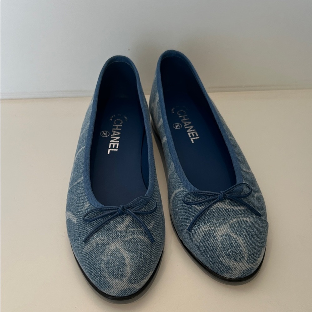 CHANEL Denim Blue ballet Flats with CC logo Detail 40